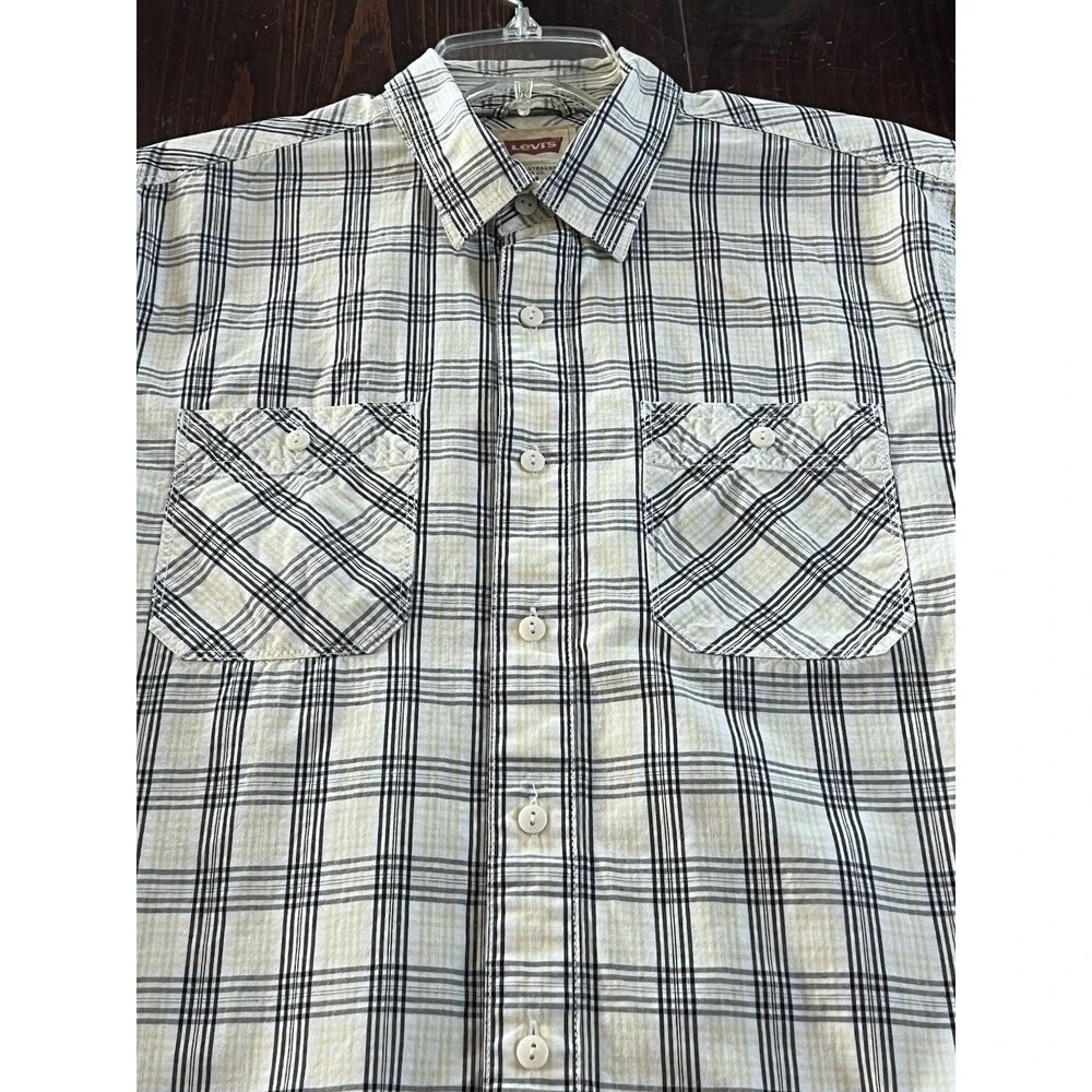 Levi's One Pocket Men's M Casual Plaid Button-Up Short Sleeve Standard Fit Shirt
